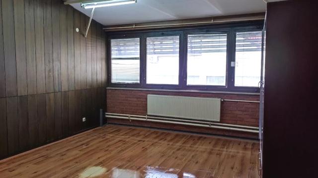 Poslovni prostor, Petosoban i veći, Prodaja, 254m2, Trg Cara Jovana Nenada 15