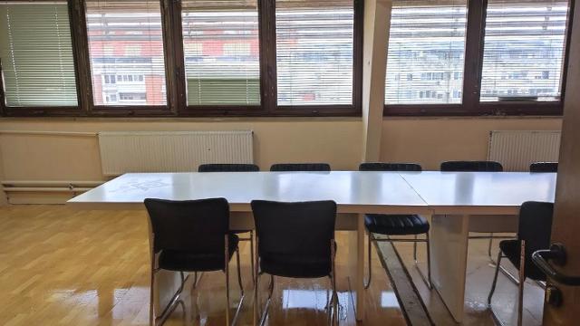 Poslovni prostor, Petosoban i veći, Prodaja, 254m2, Trg Cara Jovana Nenada 15