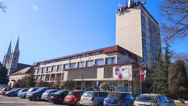 Poslovni prostor, Petosoban i veći, Prodaja, 254m2, Trg Cara Jovana Nenada 15