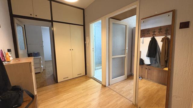 Stan, Dvosoban, Izdavanje, 62m2, Ustanička