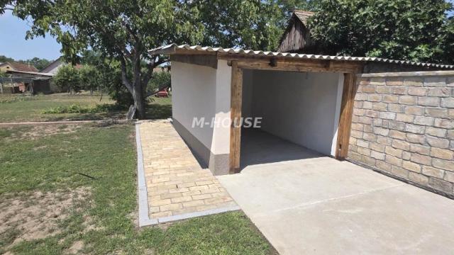 Kuća, četvorosoban, Prodaja, 107m2, Šikara, Gradska lokacija, Sombor
