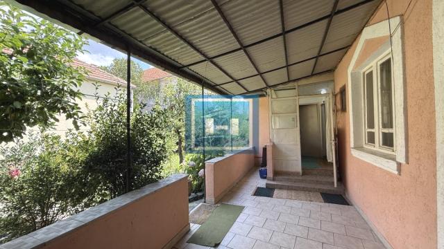 Kuća, Dvosoban, Prodaja, 80m2, Centar, Gradska lokacija, Jagodina