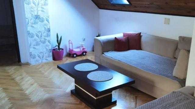 Kuća, Petosoban i veći, Prodaja, 150m2, Beljin, Okolno mesto, Beogradski put