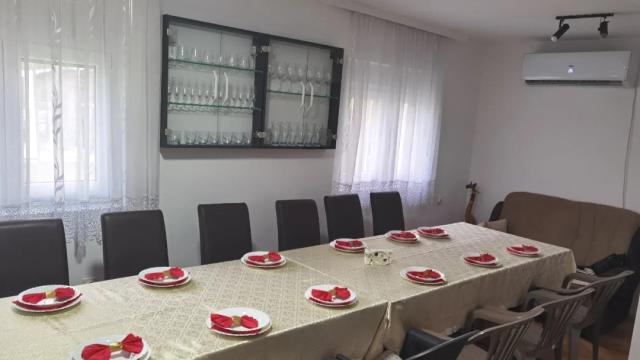 Kuća, Petosoban i veći, Prodaja, 150m2, Beljin, Okolno mesto, Beogradski put