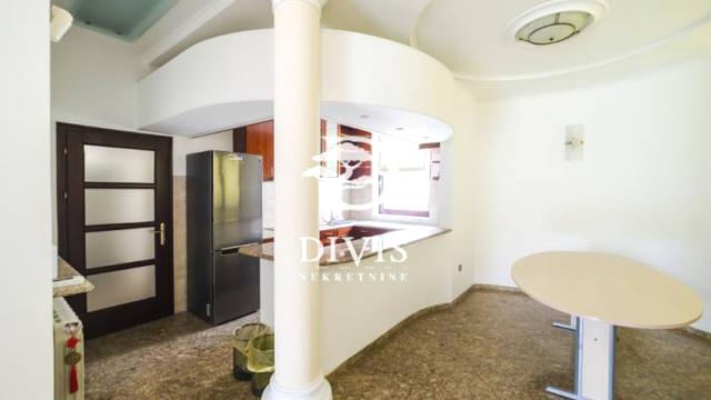 Kuća, četvorosoban, Izdavanje, 270m2, Bulevar Oslobođenja