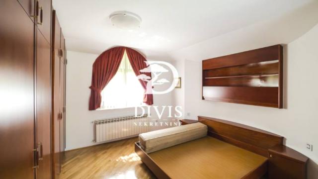 Kuća, četvorosoban, Izdavanje, 270m2, Bulevar Oslobođenja