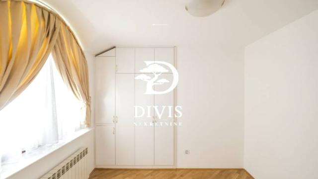 Kuća, četvorosoban, Izdavanje, 270m2, Bulevar Oslobođenja