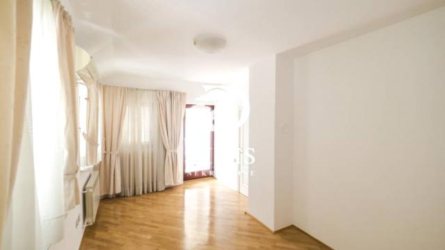 Kuća, četvorosoban, Izdavanje, 270m2, Bulevar Oslobođenja