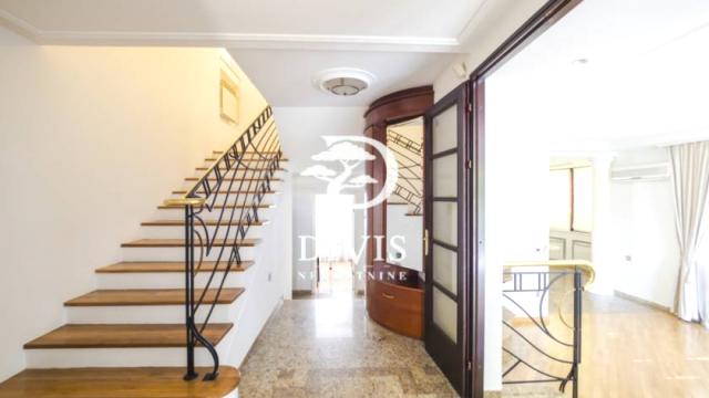 Kuća, četvorosoban, Izdavanje, 270m2, Bulevar Oslobođenja