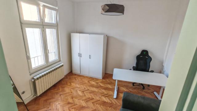 Stan, Trosoban, Izdavanje, 52m2, Karađorđeva