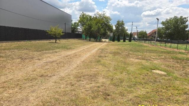 Plac, Izdavanje, m2, Surčin (mesto), Surčin, Vojvođanska