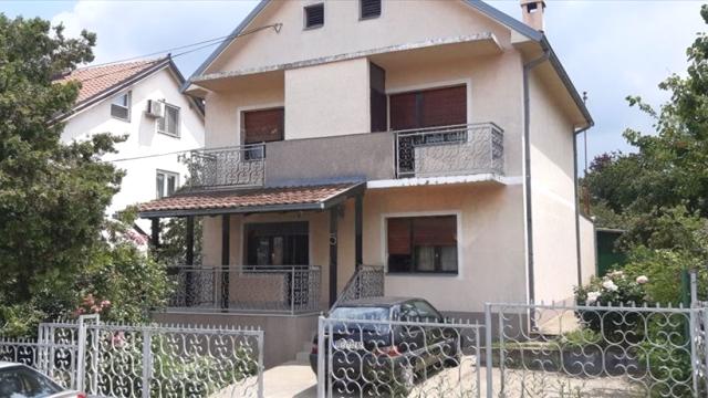 Kuća, četvoroiposoban, Prodaja, 200m2, Sremčica, Čukarica, Cokesinska