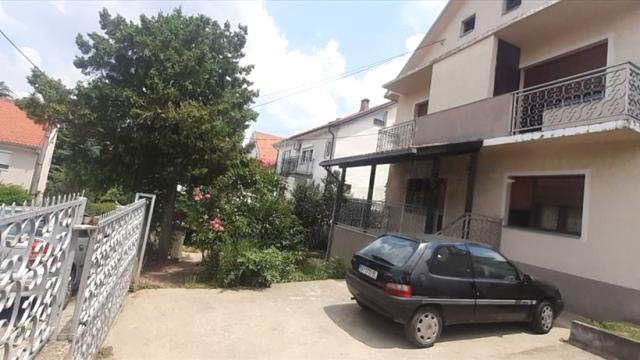 Kuća, četvoroiposoban, Prodaja, 200m2, Sremčica, Čukarica, Cokesinska