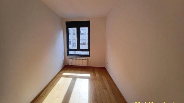 Poslovni prostor, Troiposoban, Izdavanje, 84m2, Kalenić pijaca, Vračar, Novopazarska
