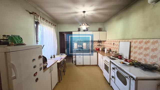 Kuća, četvorosoban, Prodaja, 250m2, Kolonija, Gradska lokacija, Jagodina