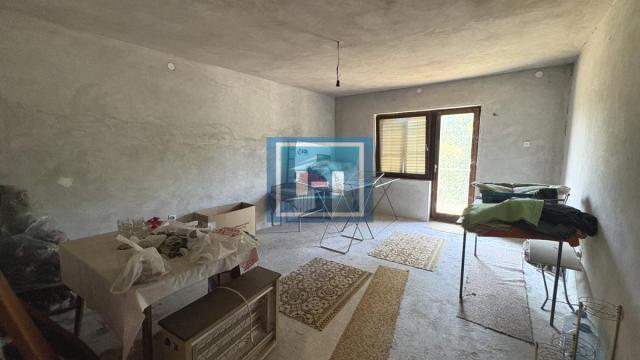 Kuća, četvorosoban, Prodaja, 250m2, Kolonija, Gradska lokacija, Jagodina