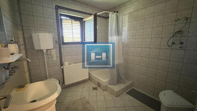 Kuća, četvorosoban, Prodaja, 250m2, Kolonija, Gradska lokacija, Jagodina