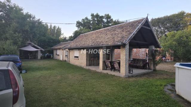 Kuća, Dvosoban, Prodaja, 50m2, Širi centar, Gradska lokacija, Apatin