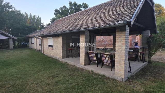 Kuća, Dvosoban, Prodaja, 50m2, Širi centar, Gradska lokacija, Apatin