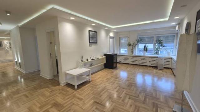 Stan, Petosoban, Izdavanje, 142m2, Gospodar Jovanova