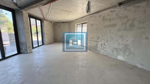 Poslovni prostor, Izdavanje, 215m2, Centar, Gradska lokacija, Paraćin