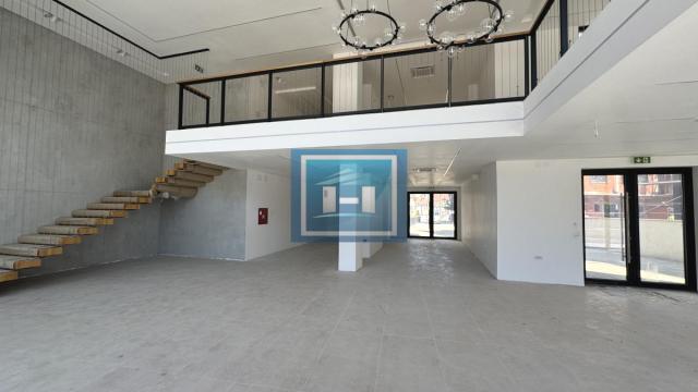 Poslovni prostor, Izdavanje, 255m2, Centar, Gradska lokacija, Paraćin
