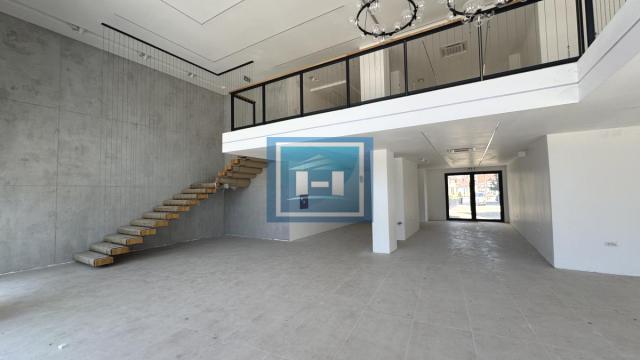 Poslovni prostor, Izdavanje, 255m2, Centar, Gradska lokacija, Paraćin