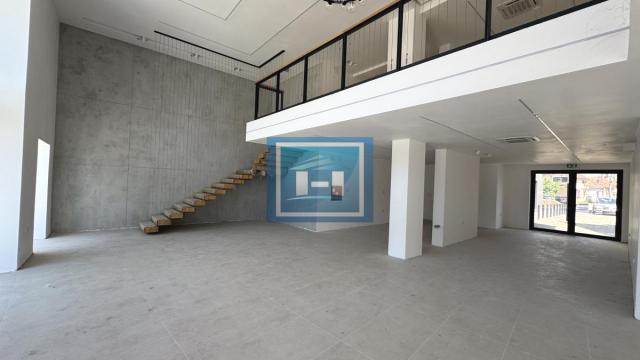 Poslovni prostor, Izdavanje, 255m2, Centar, Gradska lokacija, Paraćin