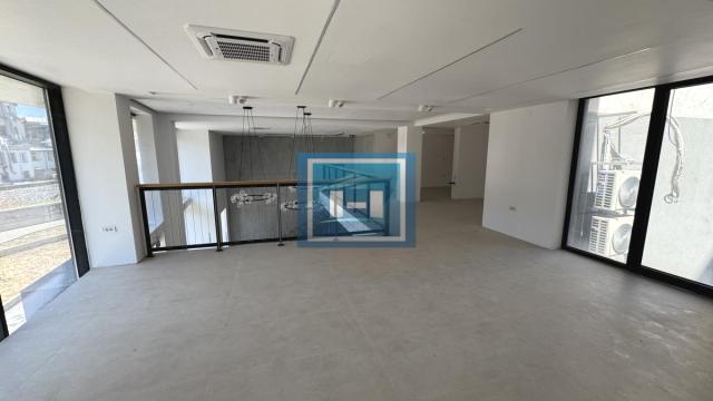 Poslovni prostor, Izdavanje, 255m2, Centar, Gradska lokacija, Paraćin