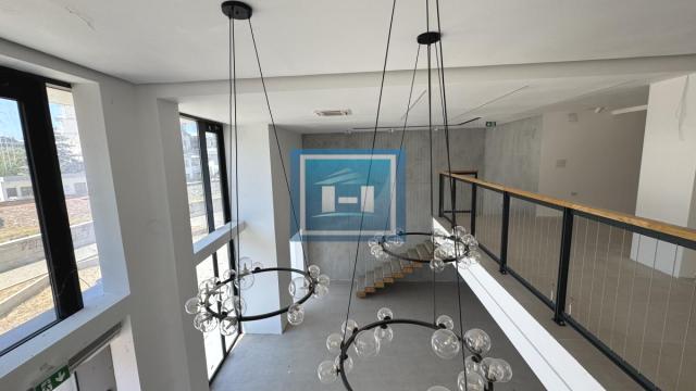 Poslovni prostor, Izdavanje, 255m2, Centar, Gradska lokacija, Paraćin