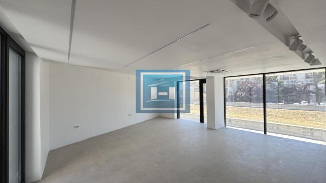 Poslovni prostor, Izdavanje, 255m2, Centar, Gradska lokacija, Paraćin