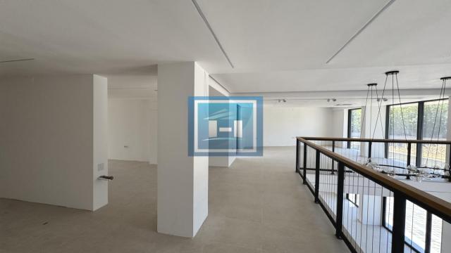 Poslovni prostor, Izdavanje, 255m2, Centar, Gradska lokacija, Paraćin