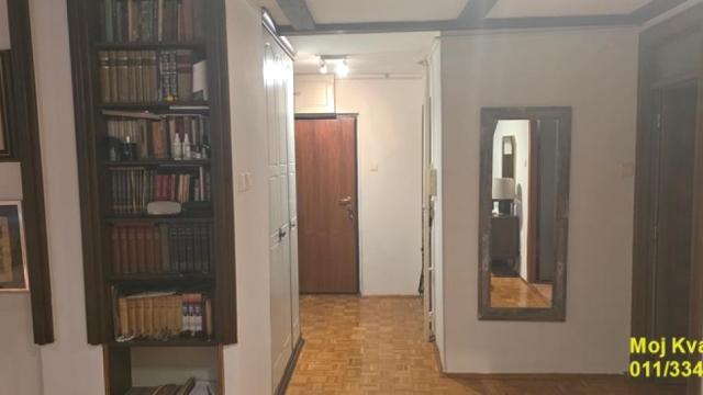 Stan, Trosoban, Prodaja, 74m2, Blok 70 (kineski tržni centar), Novi Beograd, Jurija Gagarina