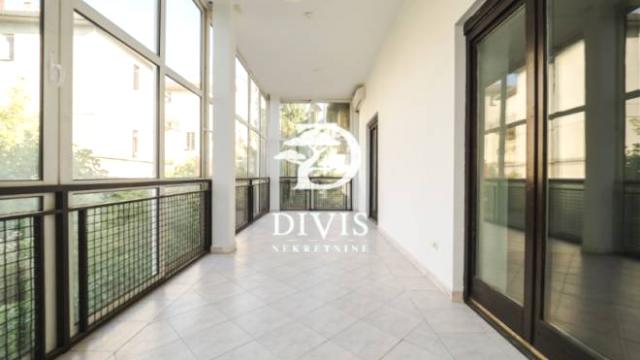 Kuća, četvorosoban, Izdavanje, 550m2, Milovana Marinkovića