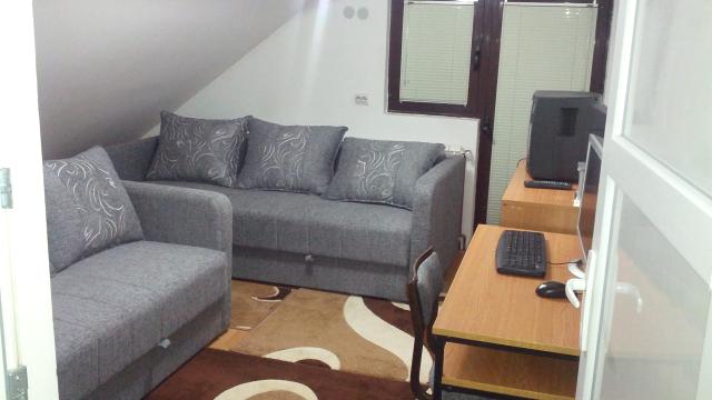 Stan, Dvosoban, Izdavanje, 80m2, Gradska lokacija, Višegradska