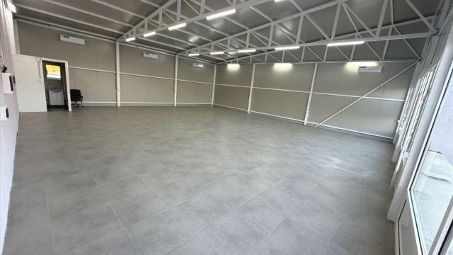 Poslovni prostor, Jednosoban, Izdavanje, 160m2, Batajnica, Zemun, Zemunska 5 deo