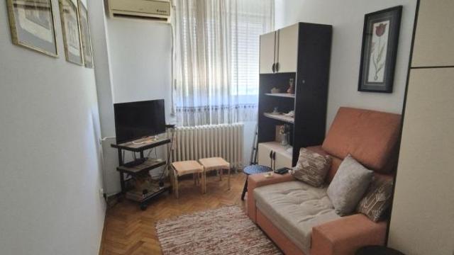 Stan, Jednosoban, Izdavanje, 32m2, Fontana, Novi Beograd, Pariske komune