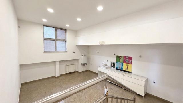 Poslovni prostor, Dvosoban, Izdavanje, 103m2, Bulevar Oslobođenja