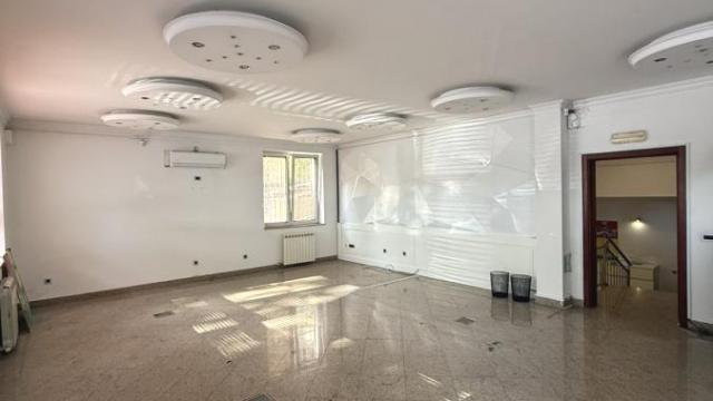Poslovni prostor, Izdavanje, 103m2, FON - Bilećka, Voždovac, Bulevar oslobođenja