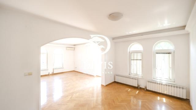Kuća, Petosoban i veći, Izdavanje, 290m2, Valterova