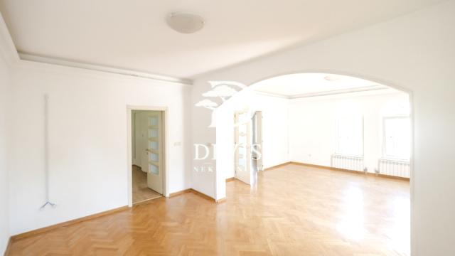 Kuća, Petosoban i veći, Izdavanje, 290m2, Valterova