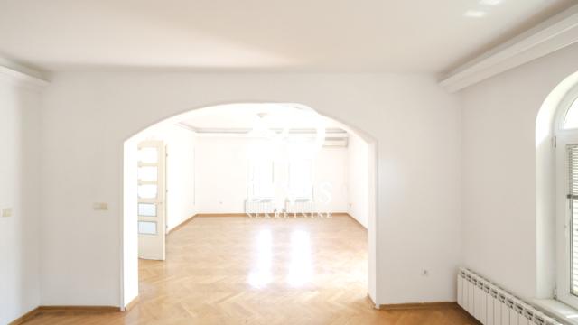 Kuća, Petosoban i veći, Izdavanje, 290m2, Valterova