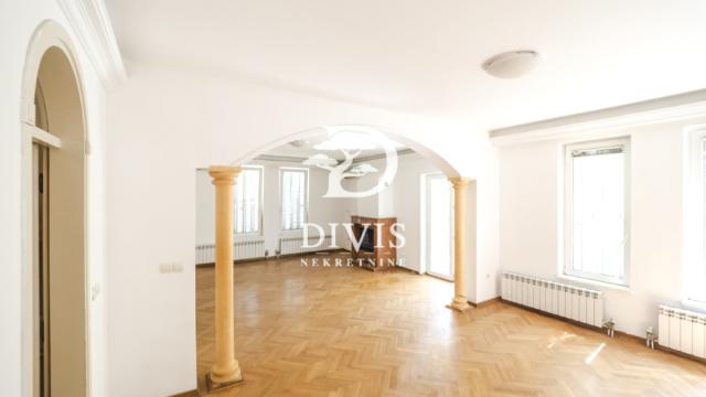 Kuća, Petosoban i veći, Izdavanje, 290m2, Valterova