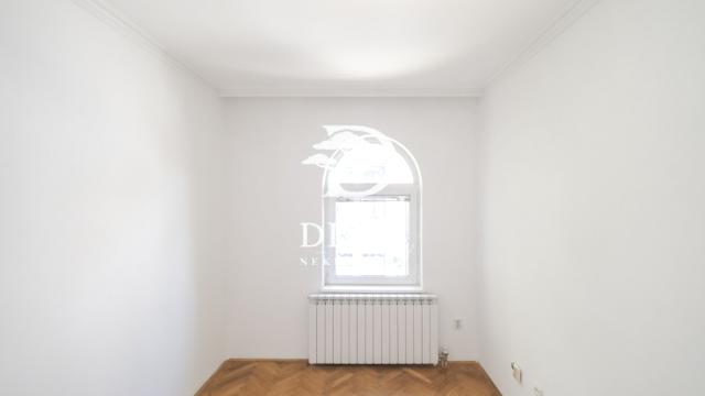 Kuća, Petosoban i veći, Izdavanje, 290m2, Valterova
