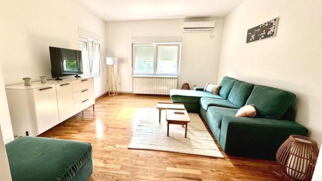 Stan, Trosoban, Izdavanje, 75m2, Banovo brdo, Čukarica, Orfelinova