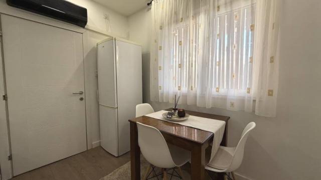 Stan, Dvosoban, Izdavanje, 40m2, Srzentićeva