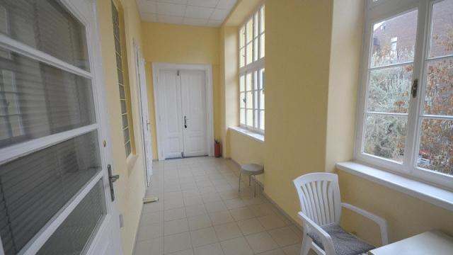 Stan, četvorosoban, Izdavanje, 120m2, Gradski trg