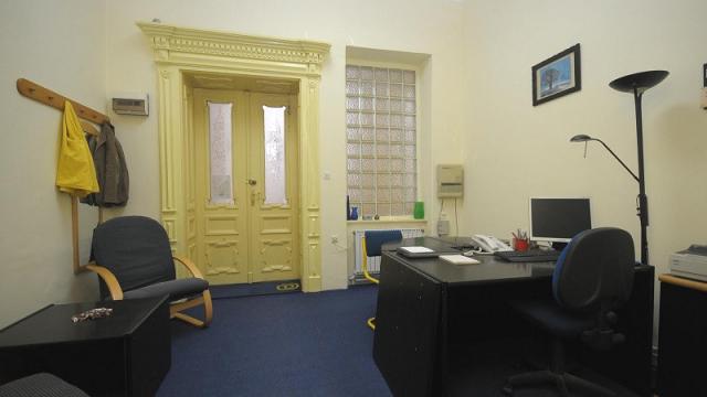 Stan, četvorosoban, Izdavanje, 120m2, Gradski trg