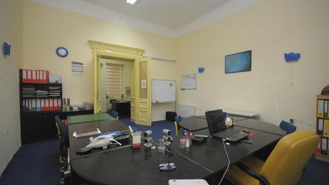 Stan, četvorosoban, Izdavanje, 120m2, Gradski trg