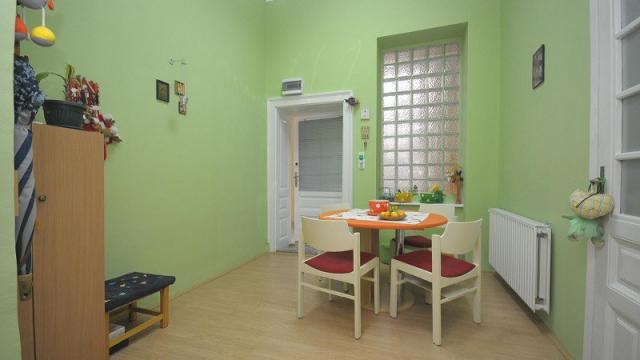 Stan, četvorosoban, Izdavanje, 120m2, Gradski trg